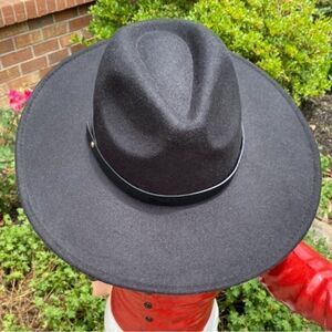 WIDE BRIM~FEDORA~BOHO~CLASSIC STYLE~POLYESTER~WIPE CLEAN~PREOWNED CONDITION~UTC